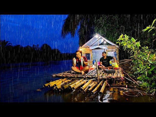 drenched in heavy rain overnight,spent the night on a raft in the middle of the river,netted fish