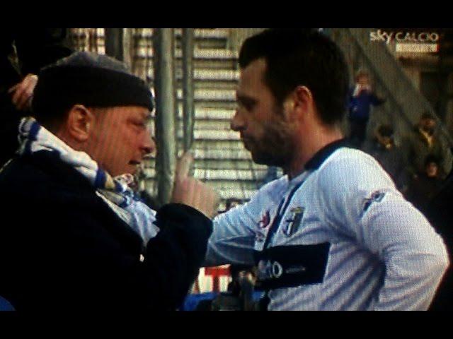 Contestazione Tifosi societa' Parma, Cassano faccia faccia con un Tifoso dopo Parma Cesena 1 2