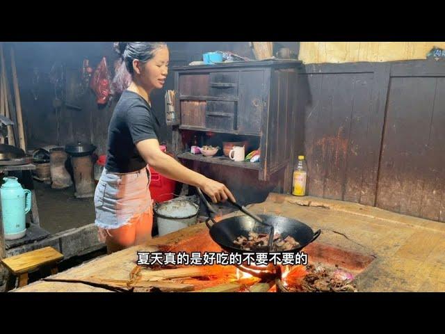 贵州小潘的农村生活，到地里随便摘点菜，简单的一餐