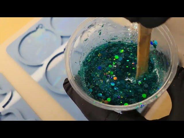 Holographic resin ornaments DIY