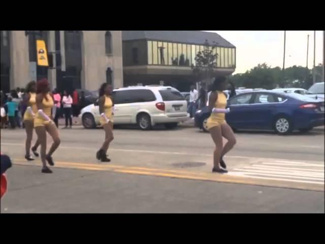 Video shows motorcyclist crash into dancer in Draymond Green parade