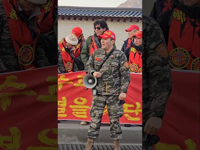 정원철 회장과 예비역연대 회원들 광화문앞 도열 #shorts #정원철 #해병대 #예비역연대 #광화문 #도열 #박정훈대령 #채수근해병 #순직사건 #격노 #수사외압 #항명죄