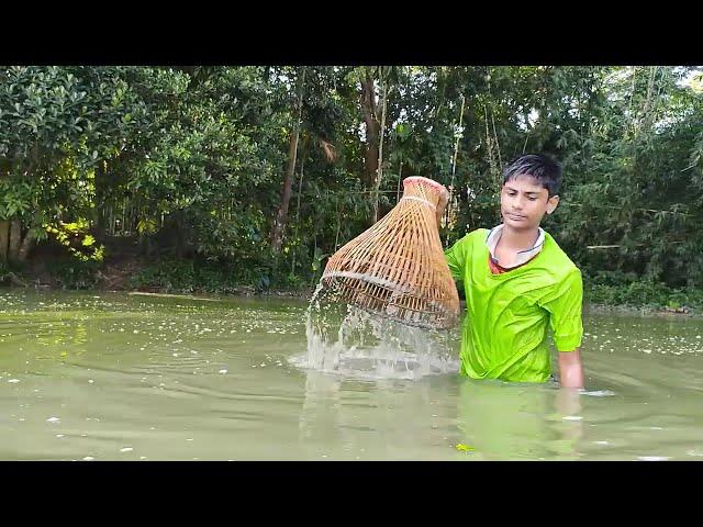 Fishing video: A fisherman’s life: a young man from the rivers