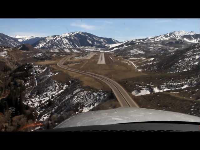 Approach and Landing at Aspen KASE in a Cirrus SR22