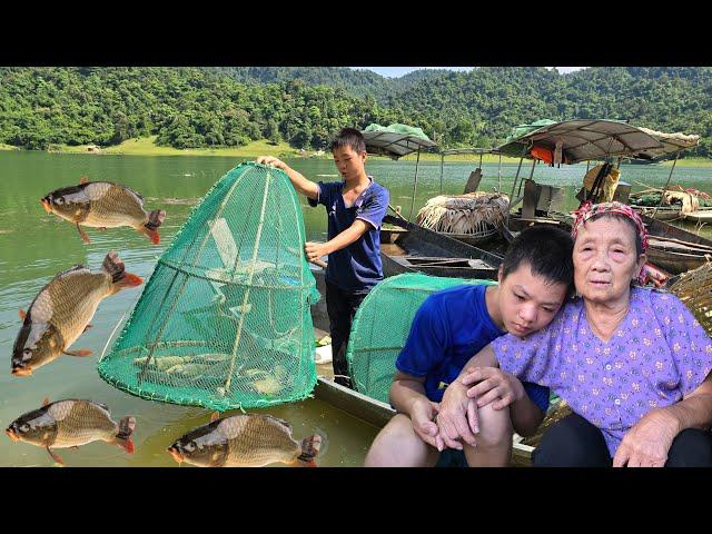 The orphan boy went to catch fish in a cage, and his grandmother will come home tomorrow morning.