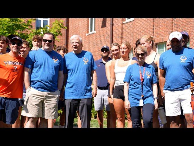 Hoos Dive in to Help First-year Students Move in