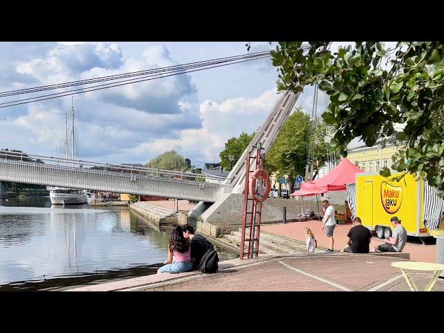 Finland Walks: Porvoo / Borgå. From the home of Runeberg to the charming wooden houses of old town.