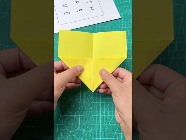 Have you learned the ultra-simple convoluted paper airplane that must be learned in childhood? Pape