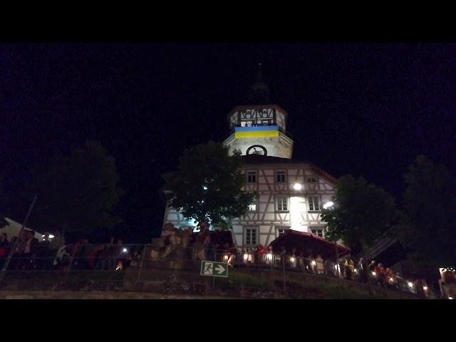 Die Stadt Backnang singt beim Straßen fest die Deutsche Nationalhymne