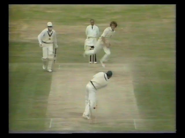 RAY BRIGHT b BOB WILLIS 19 ENGLAND v AUSTRALIA 3rd TEST MATCH DAY 5 HEADINGLEY JULY 21 1981