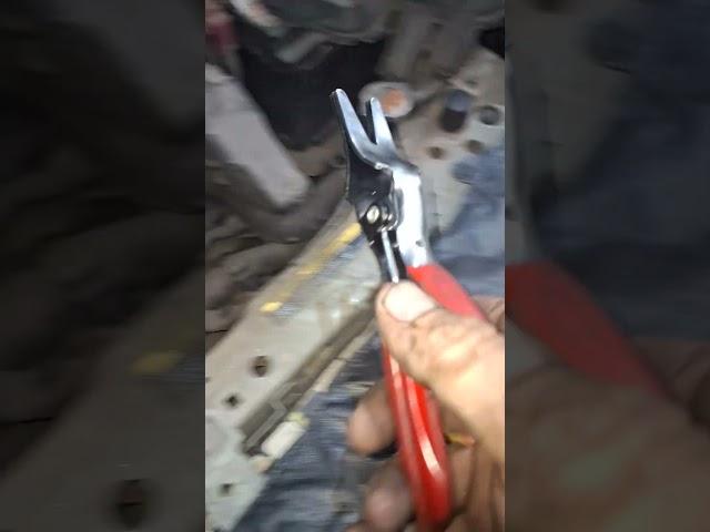 TIRANDO MANGUEIRA TRAVADA?#masterdey #dicadecarro #oficina #motor #mecanica #automóveis