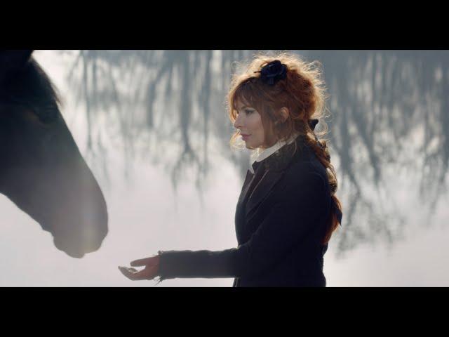 Mylène Farmer - Je te dis tout (Clip Officiel)