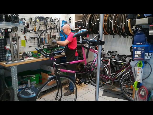 Le Vélo Bar -  réparation vélo -  changer une roue