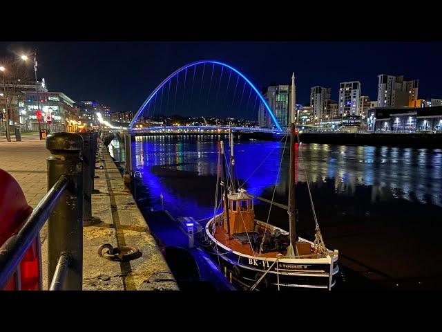 Night walking at Quayside Millennium Bridge and Tyne Bridge Newcastle upon Tyne - England [4K]