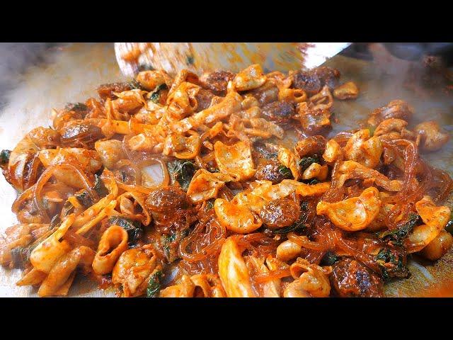 Spicy Stir fried Korean Blood Sausage Giblet, Sundae Gopchang Bokkeum / Korean Street Food - 4K UHD