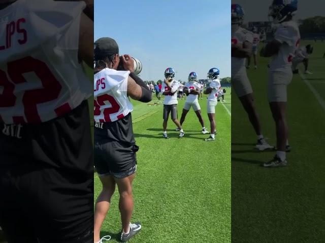Dru Phillips with the pre-practice flicks  #shorts #giants #nfl #druphillips