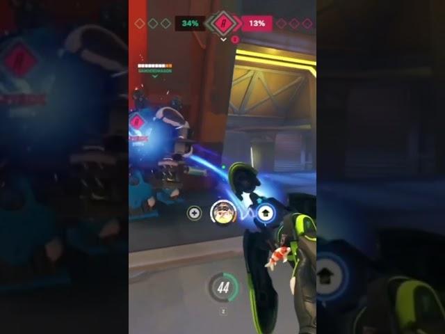 Waiting to regroup but Tracer knew a faster way  #overwatch2 #ow2 #tracer #mercy #funny #OW100