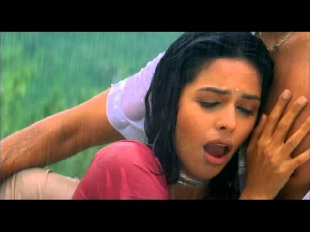 Mallika Sherawat and Himanshu Malik  Scene - Khwahish - Rain Scene