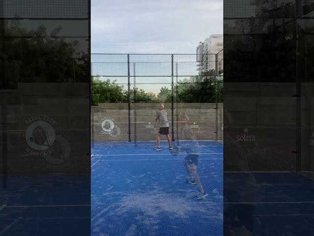 PADEL TIP: que hacer cuando un globo pasa por encima de ti?! #padel #padeltips