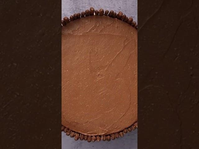 Find Out The easiest way to make chocolate and strawberry cake!   