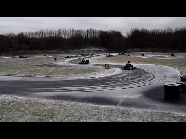 Gokart syncronized snow drifting