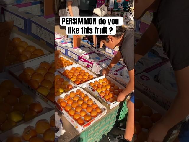 Seoul local fruit  shop,let’s buy PERSIMMON#lifeinseoul #seoulkorea #localfruit #localshops