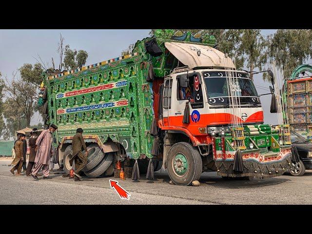 "Loaded Truck Rear Wheel Hub Destroyed on the Road | Mechanic's Emergency Repair and Refit"