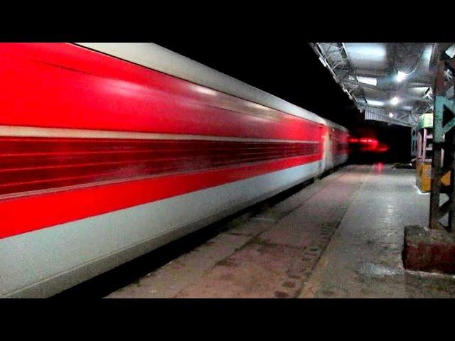 Night 130Kmph Blast: Superfast Train  Sampoorna Kranti Smashes Khurja!!