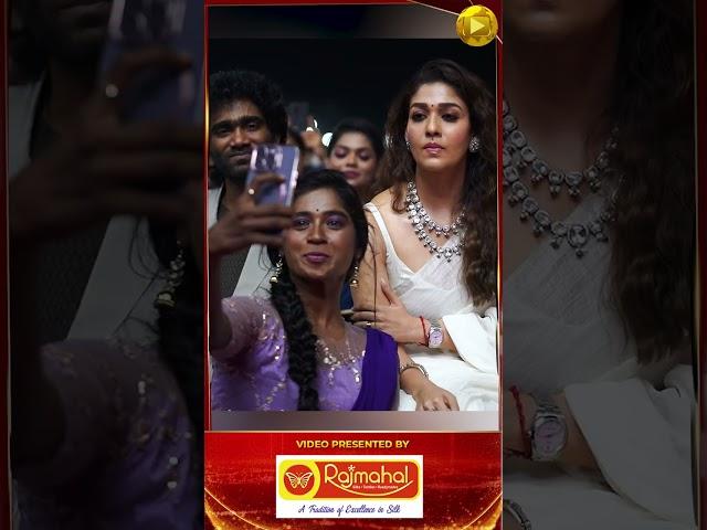 "Nayan Mam ஒரு Selfie Please" Fan Girl-க்கு அழகா Pose குடுத்த Nayanthara #BehindwoodsGoldIcons