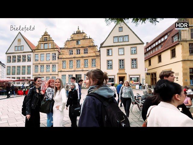 [Germany] Bielefeld, people who smile in a pretty way live 4K HDR