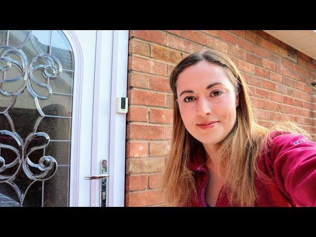 Applying Silicone Sealant Around UPVC Door / The Carpenter's Daughter