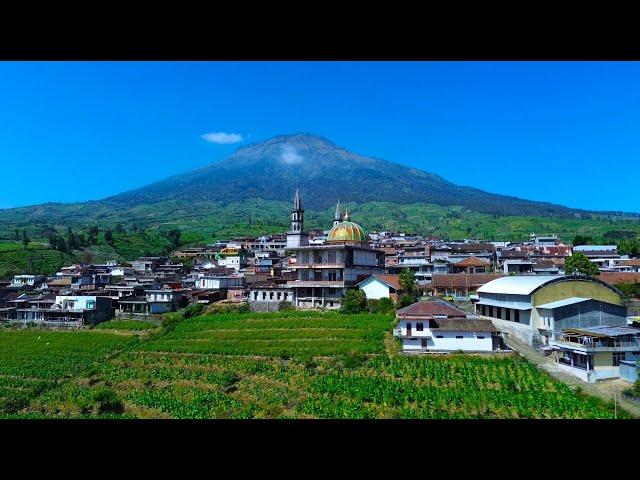 INDAH DI BAWAH GUNUNG YANG MEGAH