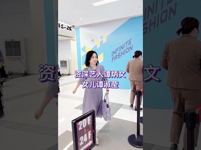 谭淑莹是TVB资深艺人谭炳文的女儿，从小受到父亲的影响，为了实现自己的梦想，56岁的她转型成为艺人。