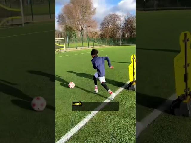 This is how good Chelsea Academy Players’ weaker foot is!  #shorts | #SUCCESS4YOUNGSTERS