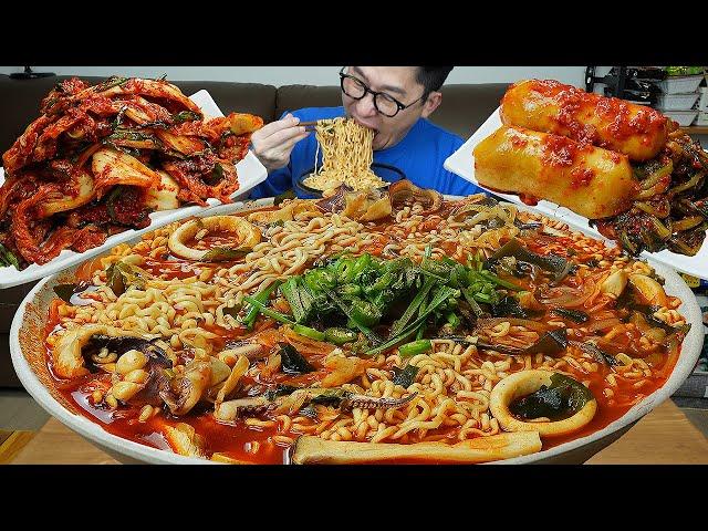 너구리의 변신은 무죄죠 포만감 대박!! 굴겉절이와 총각김치 곁들인 먹방 Spicy Ramyeon MUKBANG