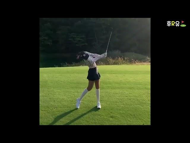 무보정 몸매가 이정도~ !! 신지윤프로 골프스윙 KLPGA Korean golf beauty  ゴルフ Gorgeous 골프웨어 미니스커트 미녀골퍼