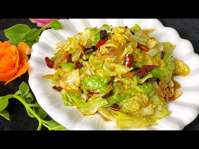 老师傅的手撕包菜，别看做法简单，技巧满满，味道正