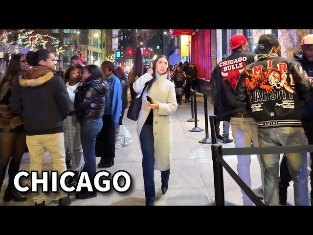 Nightlife in Chicago  Christmas Season Walk on Saturday | December 7, 2024 | 4K Video