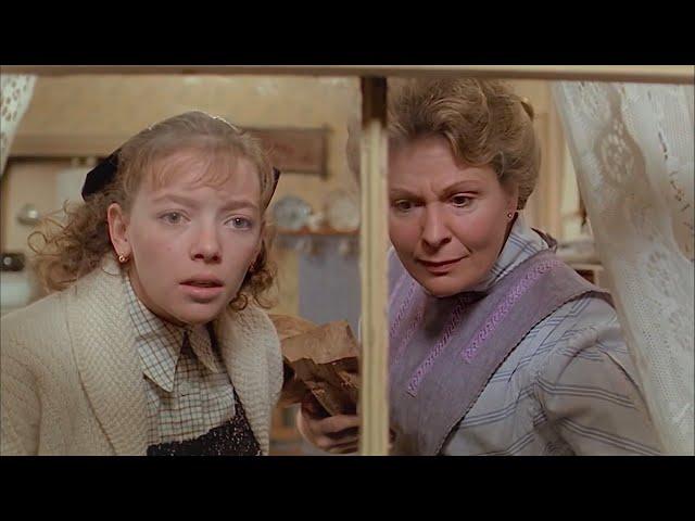 Road to Avonlea Best Scene - Sarah returns to Hetty