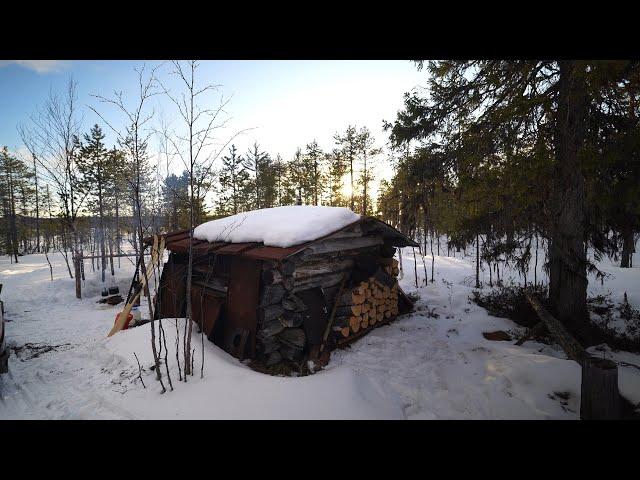 Drove the boat into the lake. Taiga river. Fishing and life in the taiga.