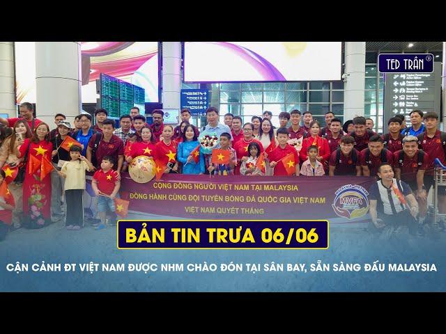 Cận cảnh ĐT Việt Nam được NHM chào đón tại sân bay, sẵn sàng quyết chiến Malaysia | Tin trưa 06/06