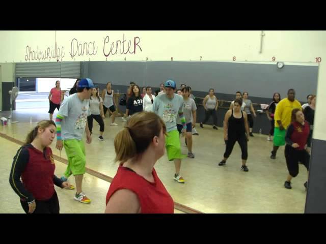 Tu Olor - Wisin & Yandel - Reggaeton Dance Fitness w/ Bradley - Crazy Sock TV