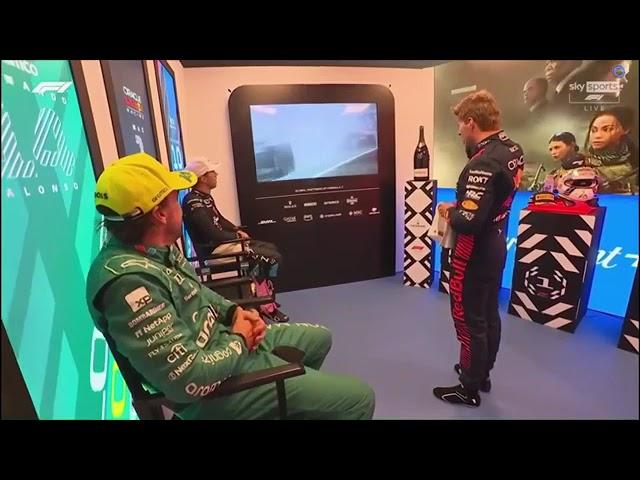 La cara de WTF de Max Verstappen al ver repetida la salida de Fernando Alonso - Holanda 2023