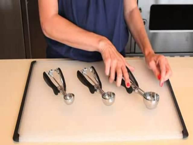 Medium Cookie Scoop with Comfort Grip - MaxiAids.com