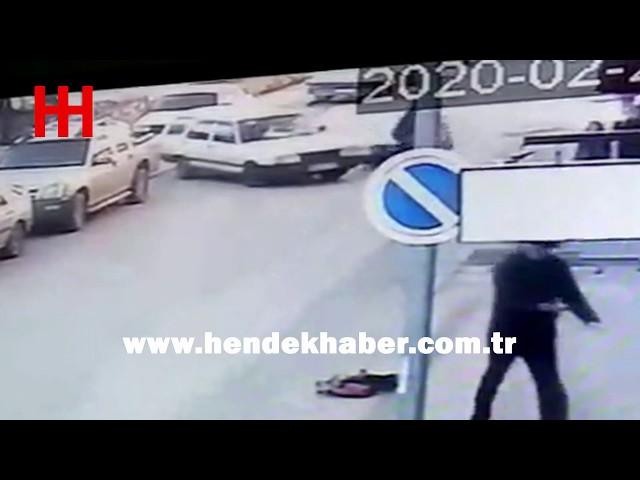 Hendek'te yaşanan kaza anı kameralarda