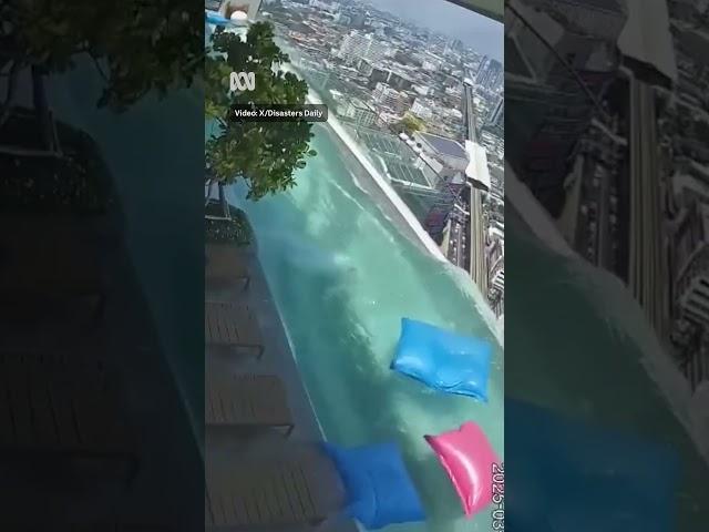 Couple scrambles from rooftop pool as earthquake strikes | ABC NEWS