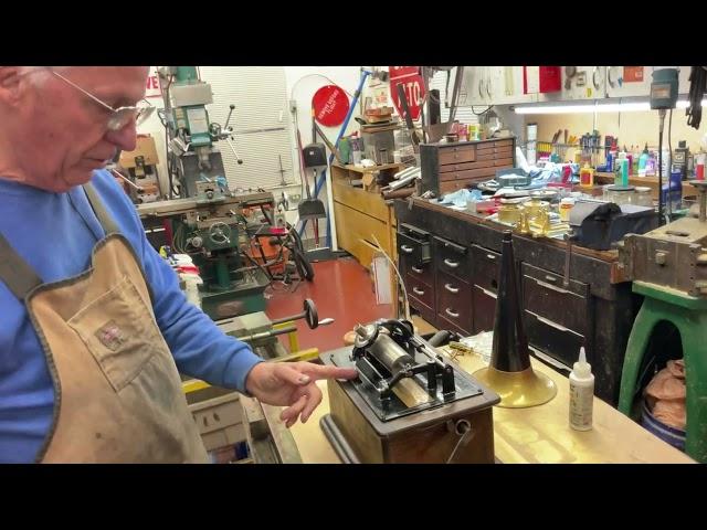 1337.  How to operate and where to oil an Edison Standard phonograph ￼