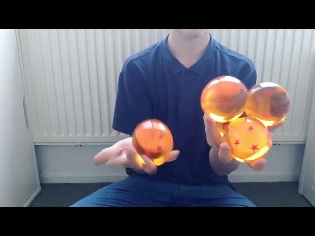 Guy Shows Amazing Contact Juggling Skills With Seven Balls - 1070729