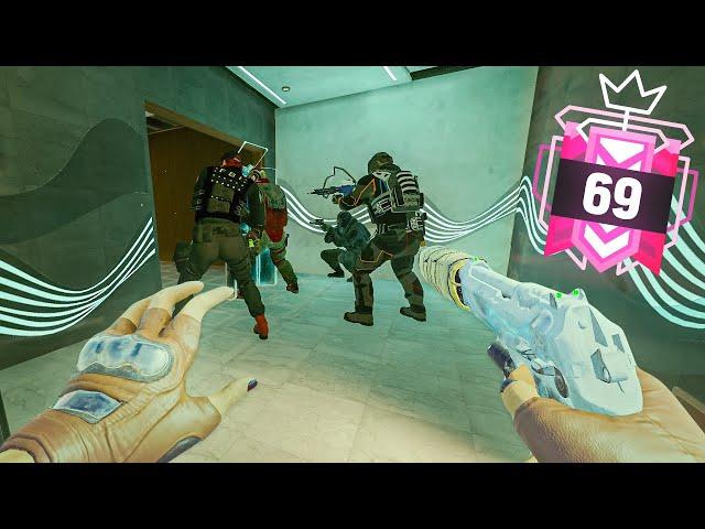 The Most INSANE 900 IQ Plays in Rainbow Six Siege