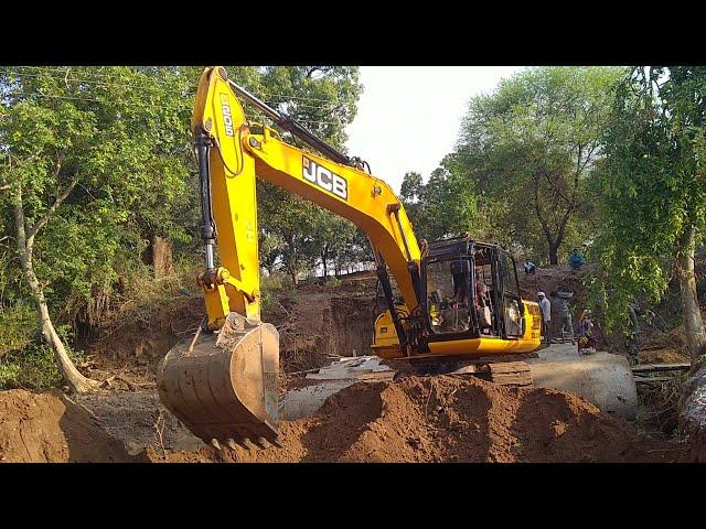 CAT Excavator in working pull pipe Caterpillar CAT Excavator Fitting The Bucket And The First Loads